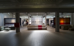 Showroom Adriana Furniture - nastroje wykreowane światłem i grafikami